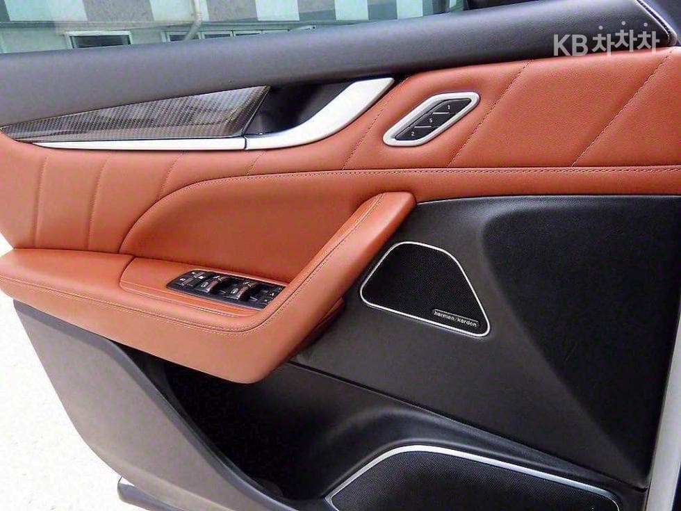 마세라티 르반떼3.0 AWD 그란 스포츠 - 11