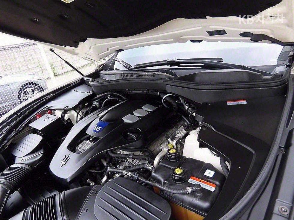 마세라티 르반떼3.0 AWD 그란 스포츠 - 19