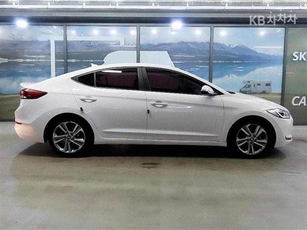 Hyundai Avante (Elantra)AD1.6 GDi Value Plus - 3