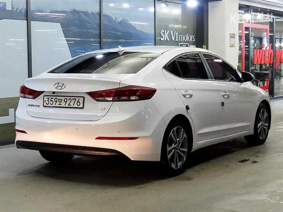 Hyundai Avante (Elantra)AD1.6 GDi Value Plus - 4
