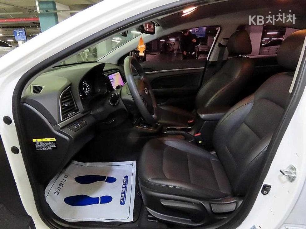 Hyundai Avante (Elantra)AD1.6 GDi Value Plus - 6