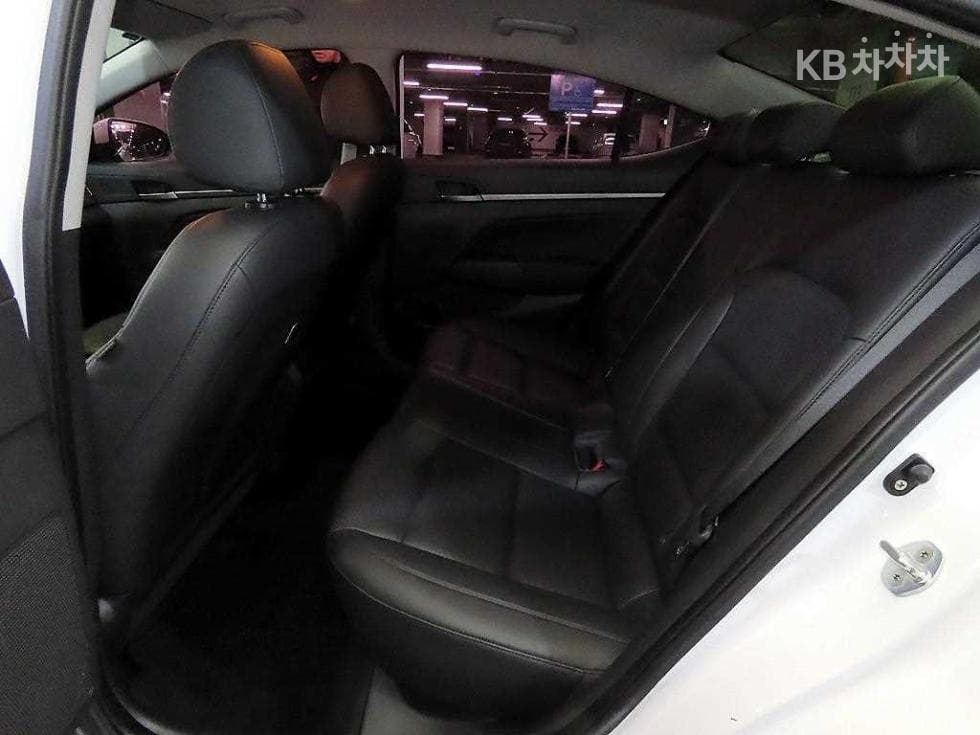 Hyundai Avante (Elantra)AD1.6 GDi Value Plus - 7