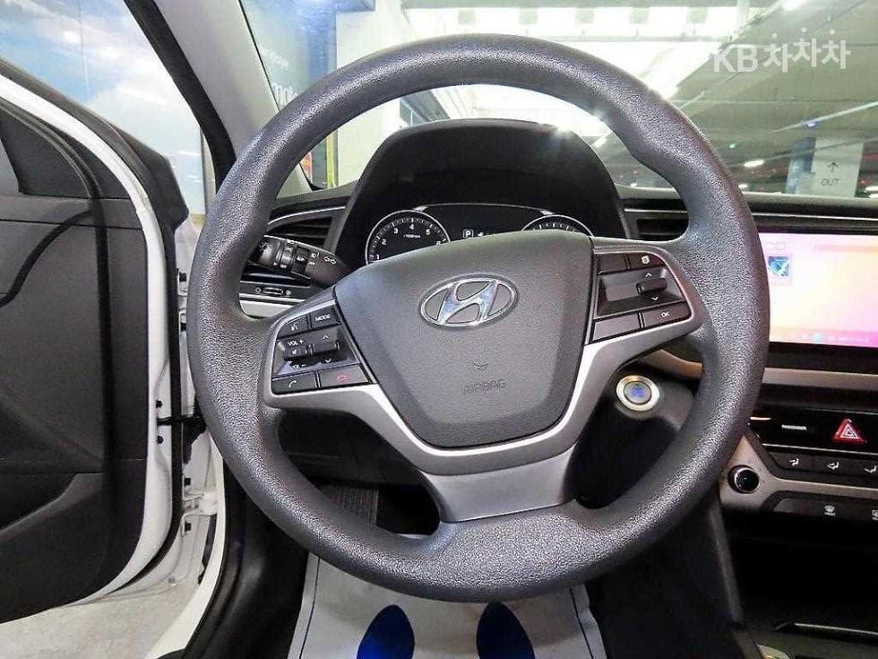 Hyundai Avante (Elantra)AD1.6 GDi Value Plus - 8