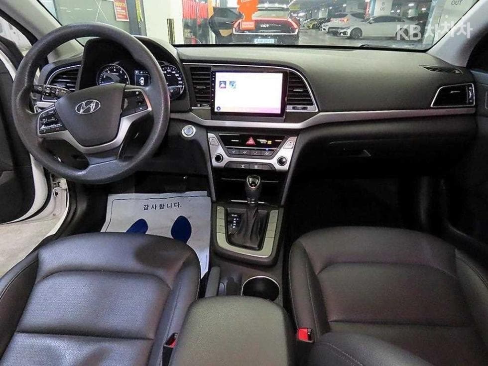 Hyundai Avante (Elantra)AD1.6 GDi Value Plus - 10