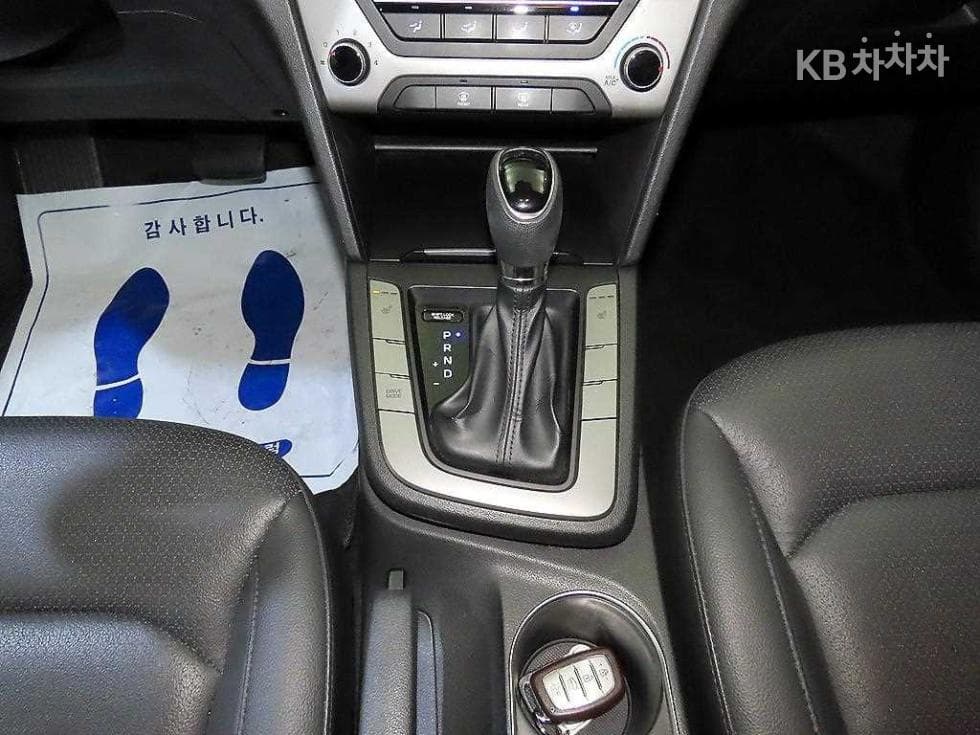 Hyundai Avante (Elantra)AD1.6 GDi Value Plus - 12