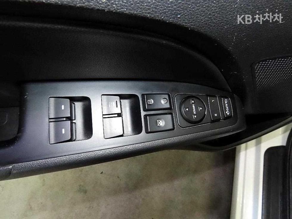Hyundai Avante (Elantra)AD1.6 GDi Value Plus - 13