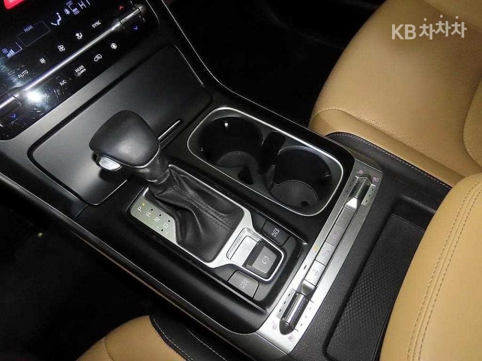 Kia Carnival 4th generationG3.5 GDI 9-seater Prestige - 12