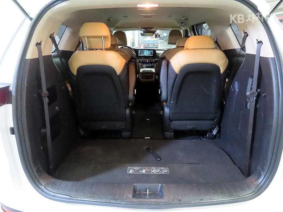 Kia Carnival 4th generationG3.5 GDI 9-seater Prestige - 17