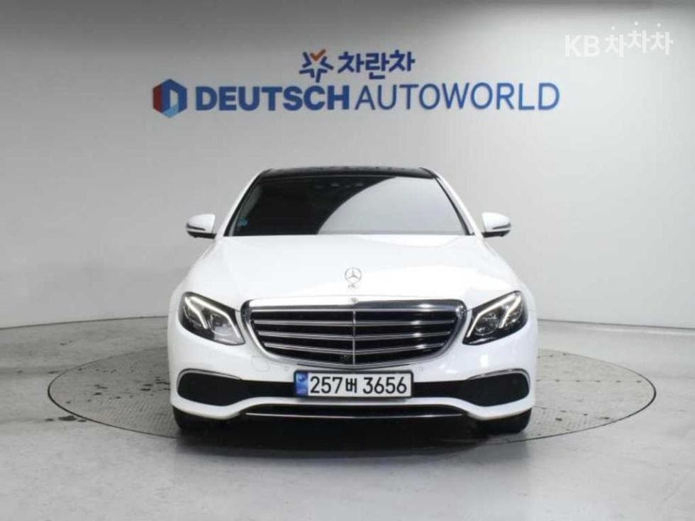 Mercedes-Benz E-Class (W213)E300e Exclusive - 3