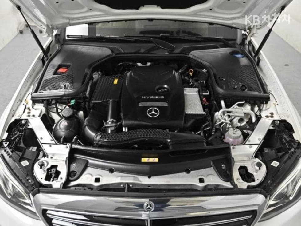 Mercedes-Benz E-Class (W213)E300e Exclusive - 6