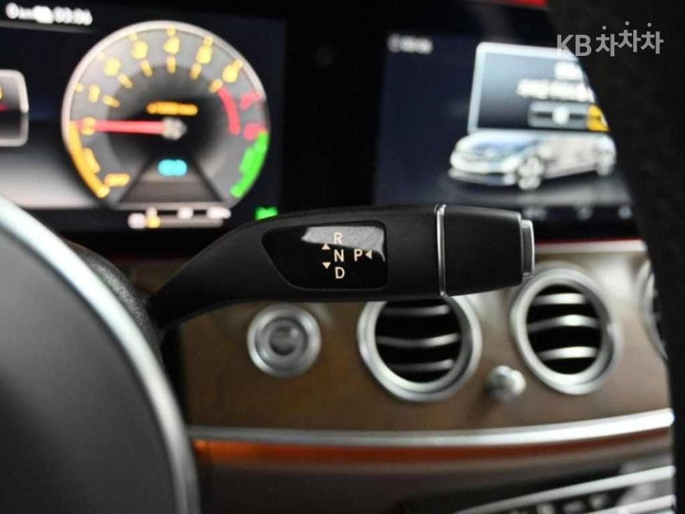 Mercedes-Benz E-Class (W213)E300e Exclusive - 9