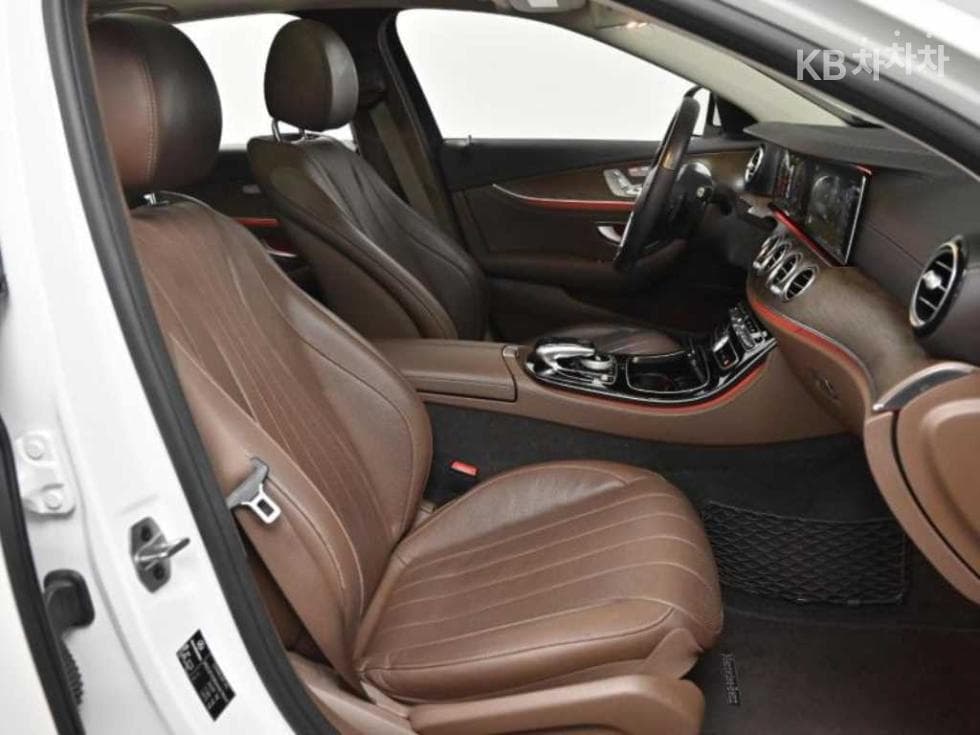 Mercedes-Benz E-Class (W213)E300e Exclusive - 10