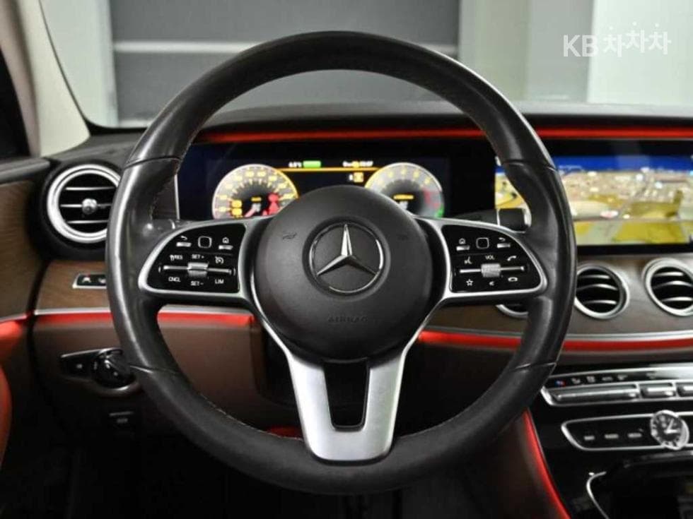 Mercedes-Benz E-Class (W213)E300e Exclusive - 13