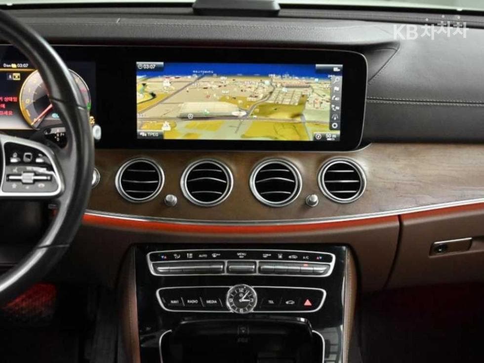 Mercedes-Benz E-Class (W213)E300e Exclusive - 14