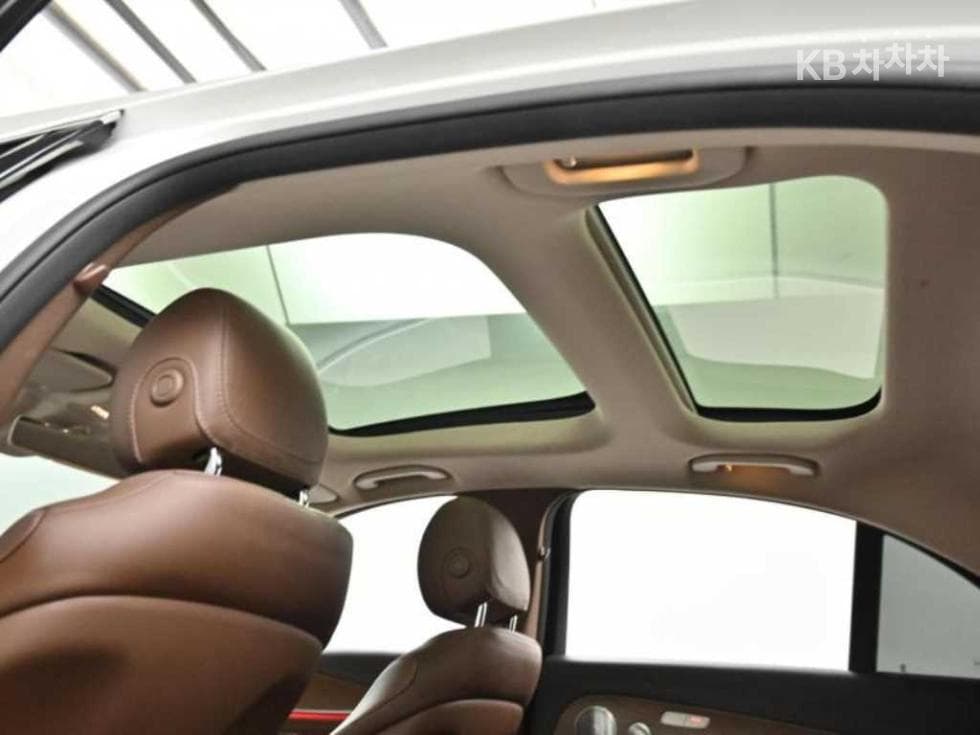 Mercedes-Benz E-Class (W213)E300e Exclusive - 19