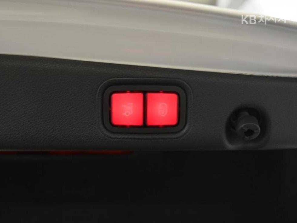 Mercedes-Benz E-Class (W213)E300e Exclusive - 20