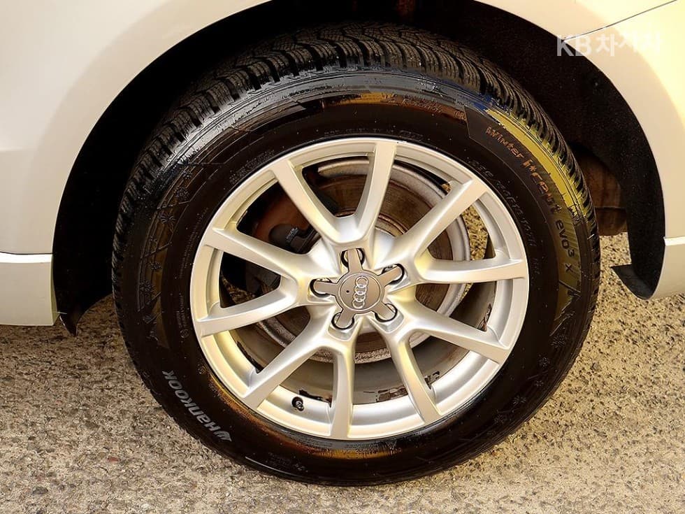 Audi Q52.0 Turbo Diesel Injection 콰트로 8R - 17