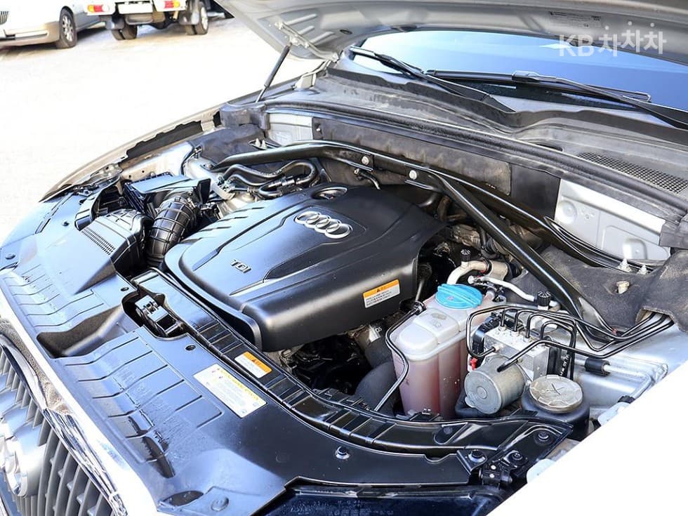 Audi Q52.0 Turbo Diesel Injection 콰트로 8R - 18