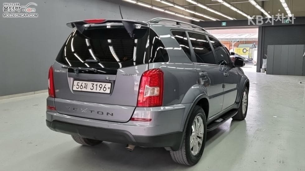 KG Mobility RextonW7-seater (Limousine) 4WD Noblesse - 2