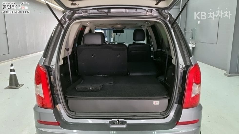 KG Mobility RextonW7-seater (Limousine) 4WD Noblesse - 18