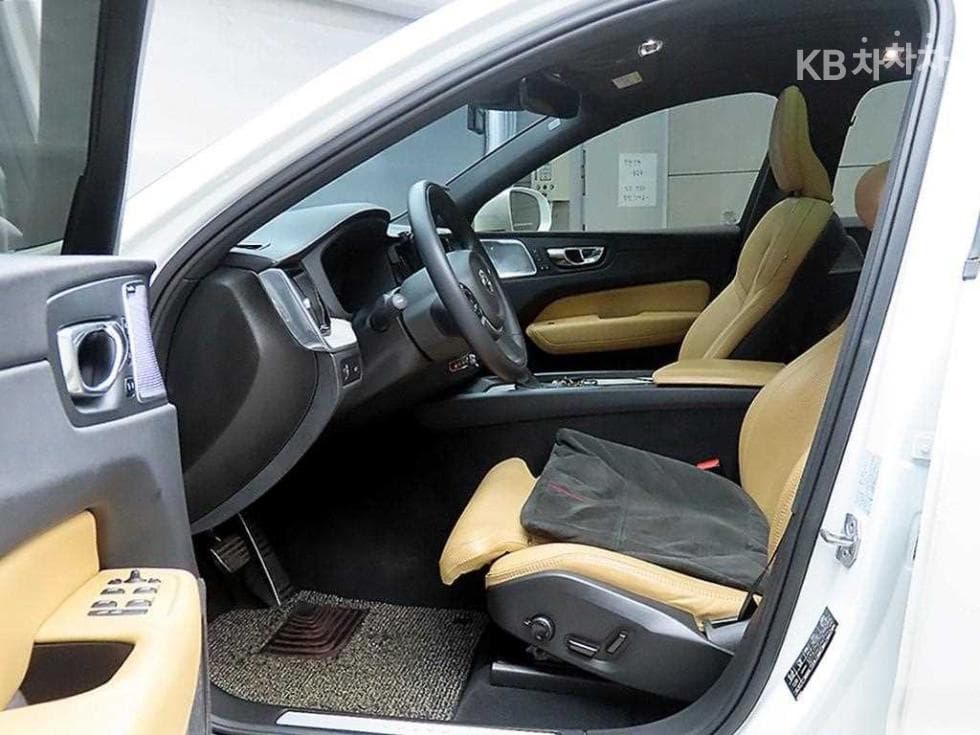 Volvo XC60T6 AWD 3.0 - 5