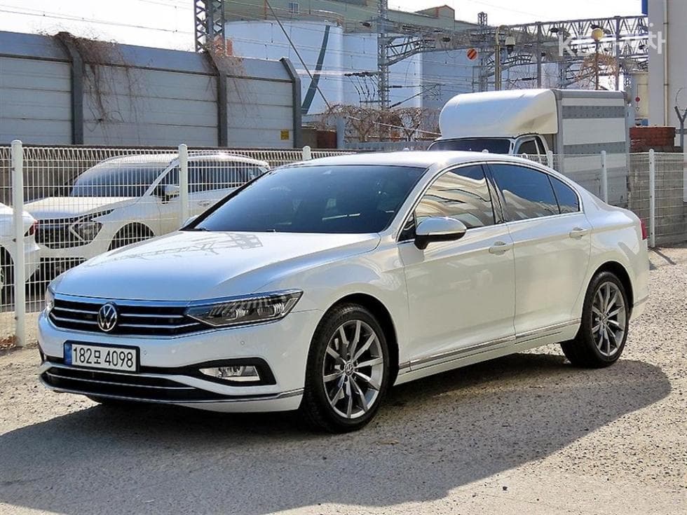 Volkswagen Passat GT 2.0 Turbo Diesel Injection Prestige B8 (18~) - Image 1