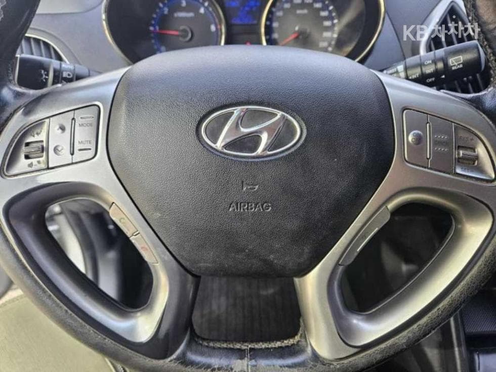 Хюндай ТуксонixДизел 2WD LX20 Лукс - 12