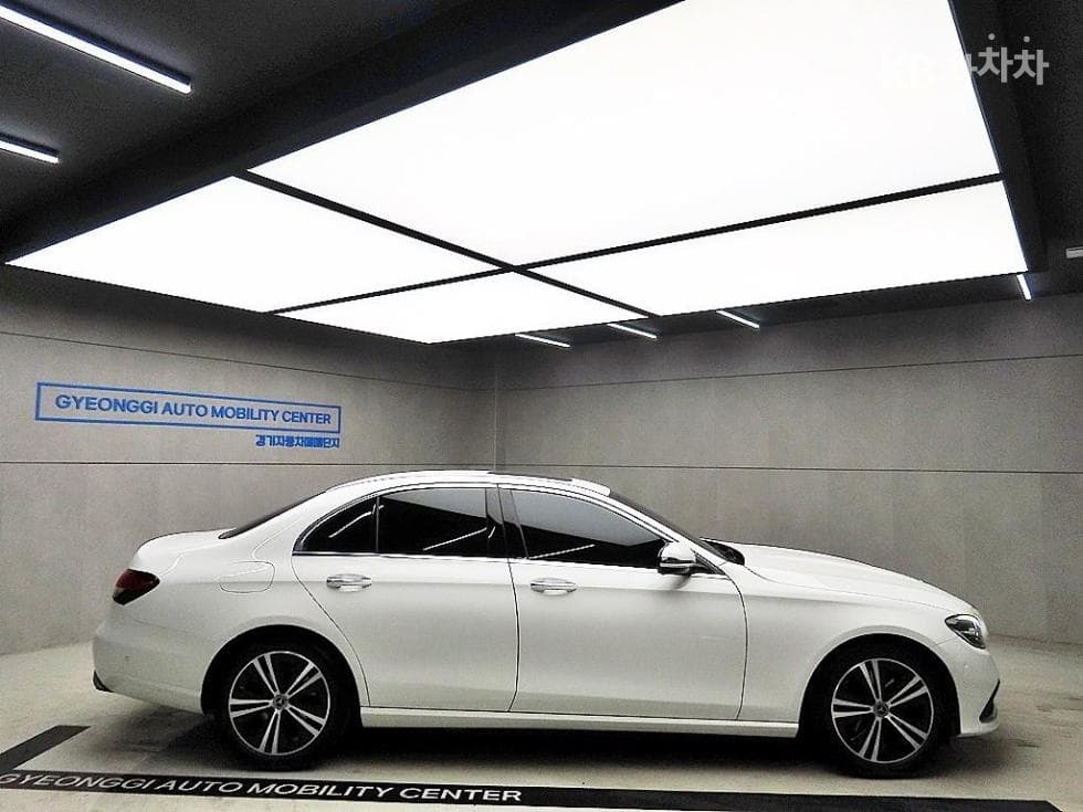 Mercedes-Benz E-Клас (W213)E250 Avantgarde - 2