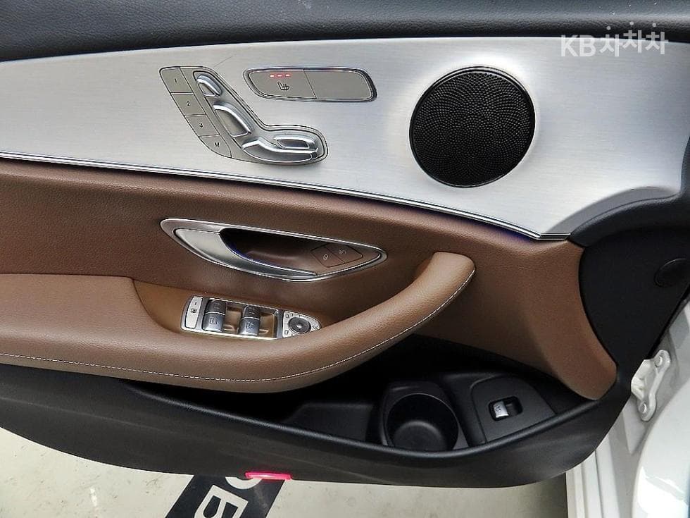 Mercedes-Benz E-Клас (W213)E250 Avantgarde - 11