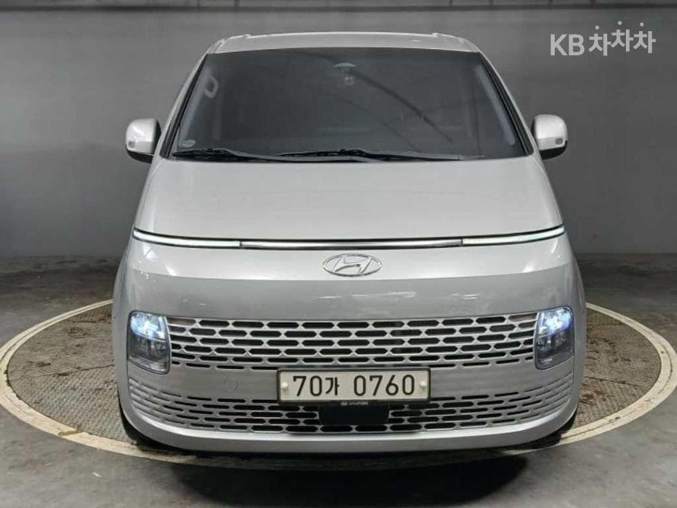Hyundai Staria 2.2 Tourer 11 AWD Modern - Image 1