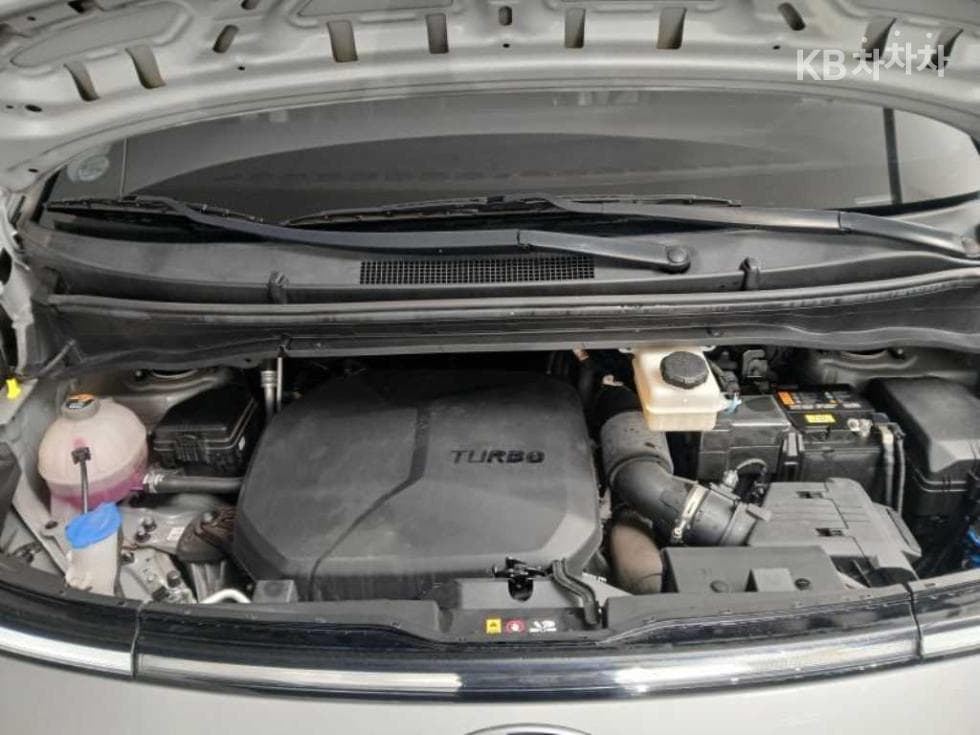 Hyundai Staria2.2 Tourer 11 AWD Modern - 19