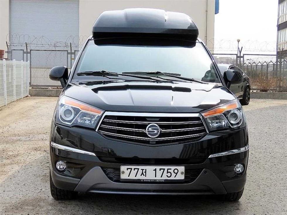 KG Mobility 코란도 투리스모 11-seater 4WD 샤토 하이루프 - Image 1