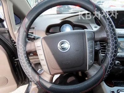 KG Mobility 코란도 투리스모11-seater 4WD 샤토 하이루프 - 9