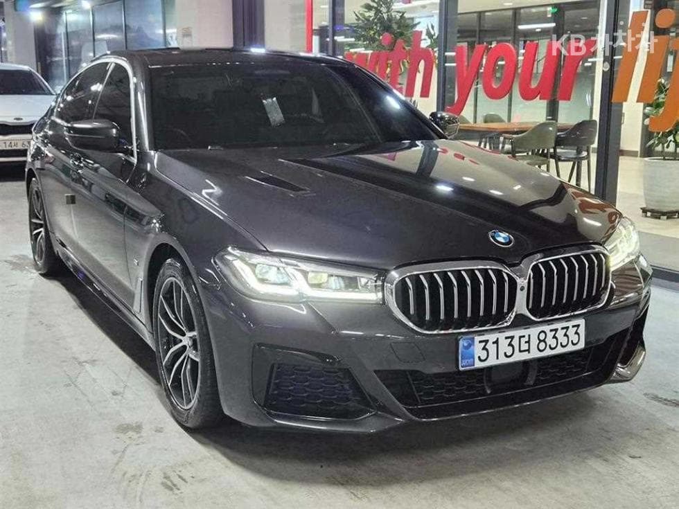 BMW 올New5 Series (G30) 523d M Sport - Image 1