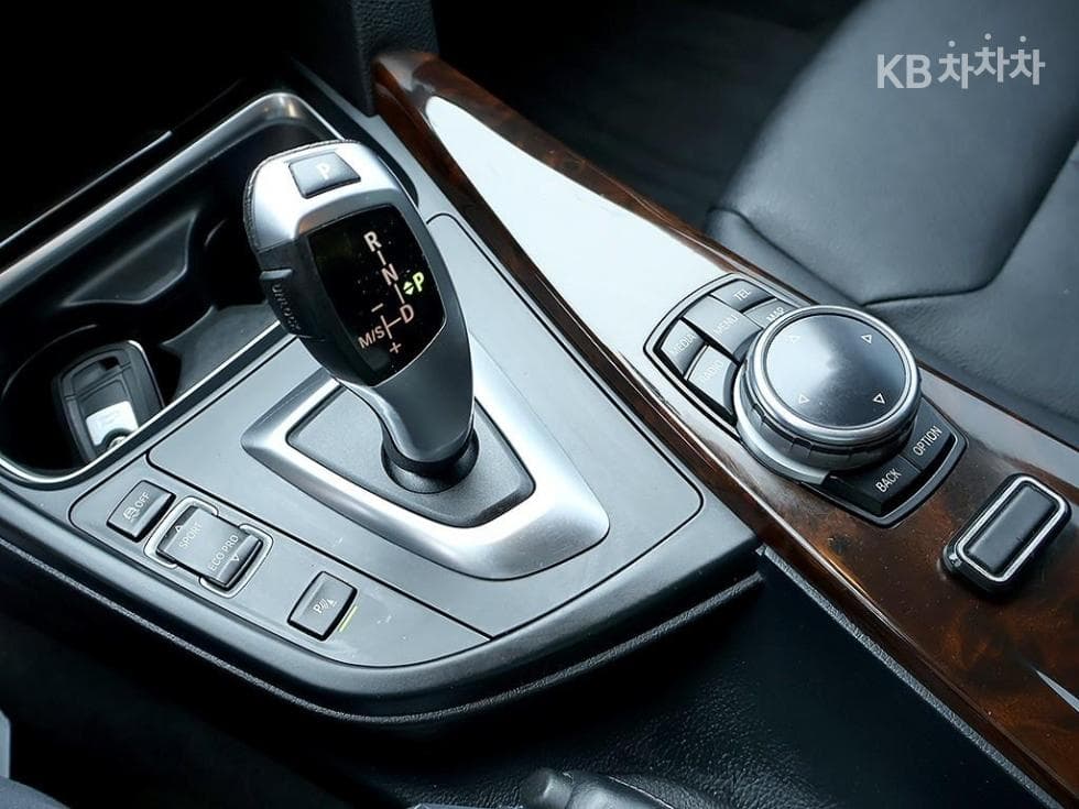 BMW Gran Turismo3 Series GT 320d F34 xDrive - 7