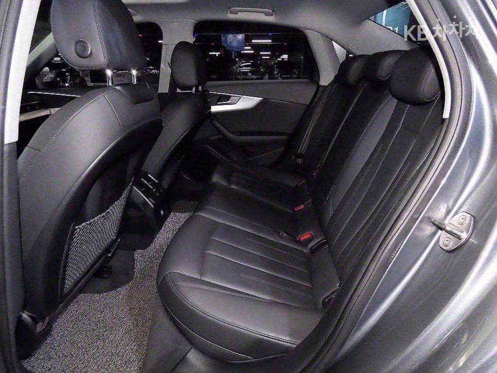 Audi A4 (B9)40 TFSI - - 7