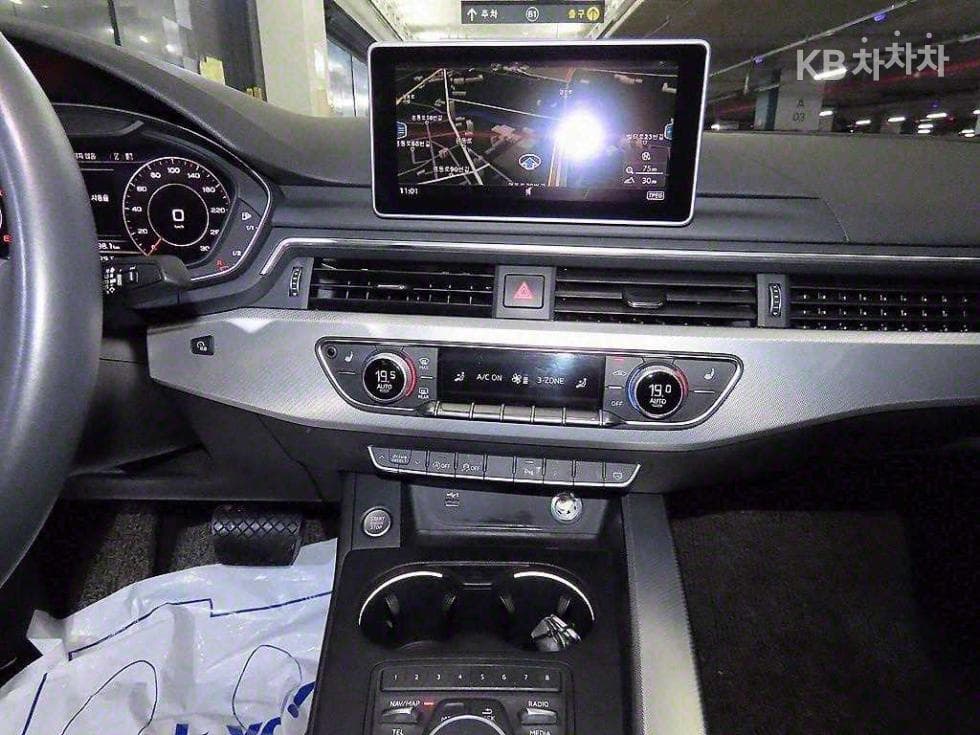Audi A4 (B9)40 TFSI - - 11