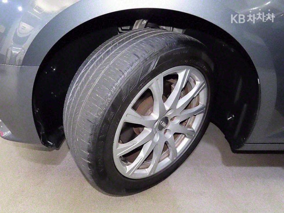 Audi A4 (B9)40 TFSI - - 18