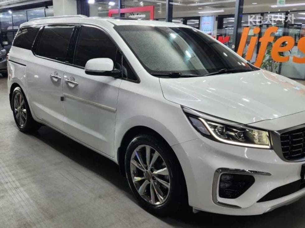 Kia The New (facelift) Carnival9-seater 2.2 Diesel Noblesse Special (special feature/edition) - 2