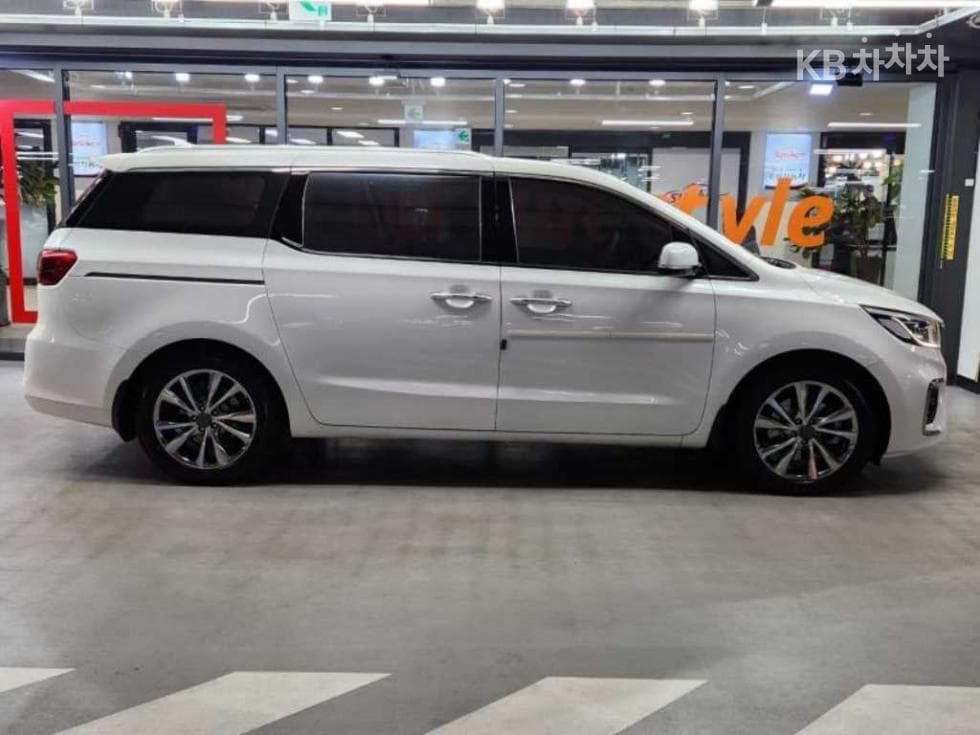 Kia The New (facelift) Carnival9-seater 2.2 Diesel Noblesse Special (special feature/edition) - 3