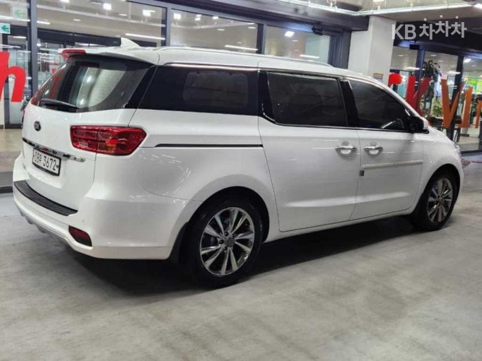 Kia The New (facelift) Carnival9-seater 2.2 Diesel Noblesse Special (special feature/edition) - 4