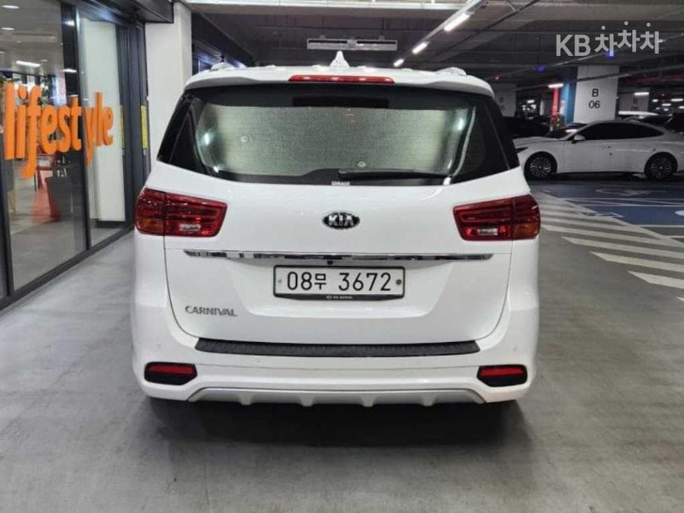 Kia The New (facelift) Carnival9-seater 2.2 Diesel Noblesse Special (special feature/edition) - 5
