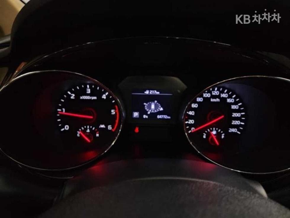 Kia The New (facelift) Carnival9-seater 2.2 Diesel Noblesse Special (special feature/edition) - 9