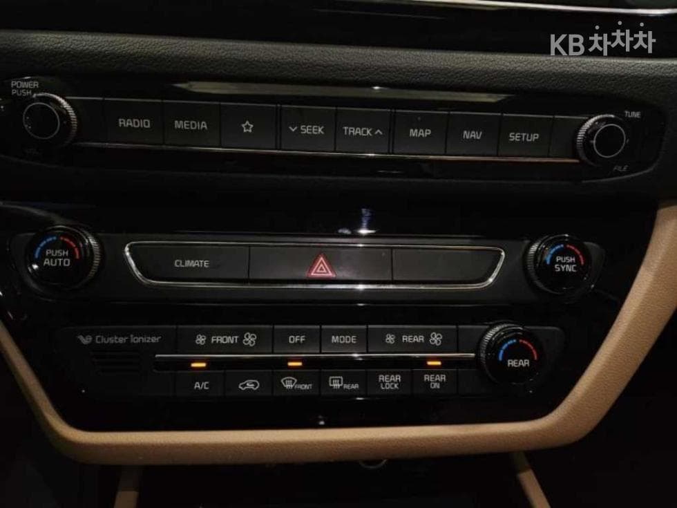 Kia The New (facelift) Carnival9-seater 2.2 Diesel Noblesse Special (special feature/edition) - 14