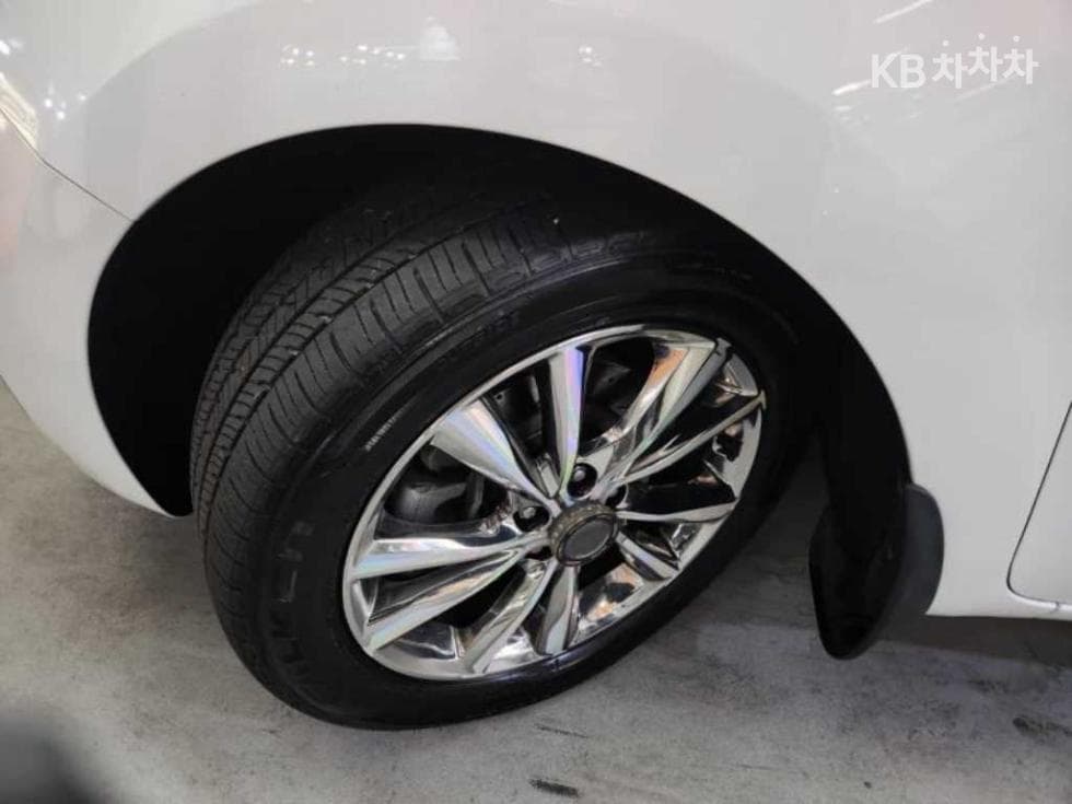 Kia The New (facelift) Carnival9-seater 2.2 Diesel Noblesse Special (special feature/edition) - 20