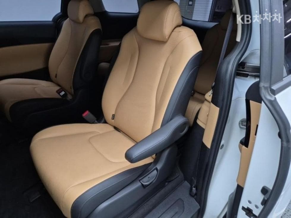Kia Carnival 4th generationD2.2 9-seater Prestige - 13