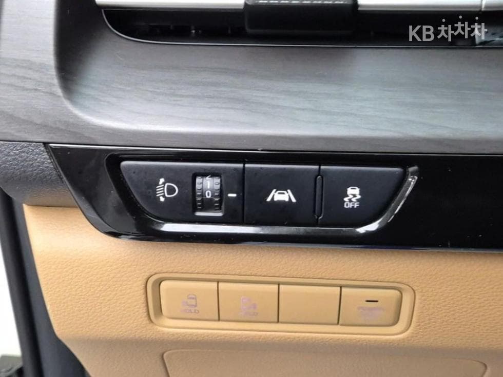Kia Carnival 4th generationD2.2 9-seater Prestige - 17