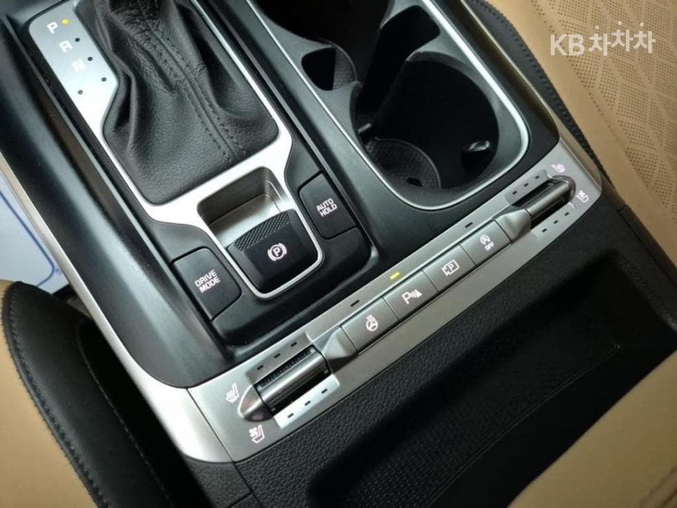 Kia Carnival 4th generationD2.2 9-seater Prestige - 11