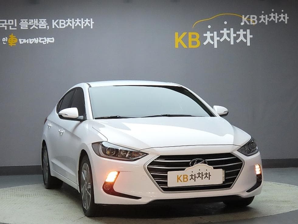 Hyundai Avante (Elantra)AD1.6 GDi Value Plus - 3
