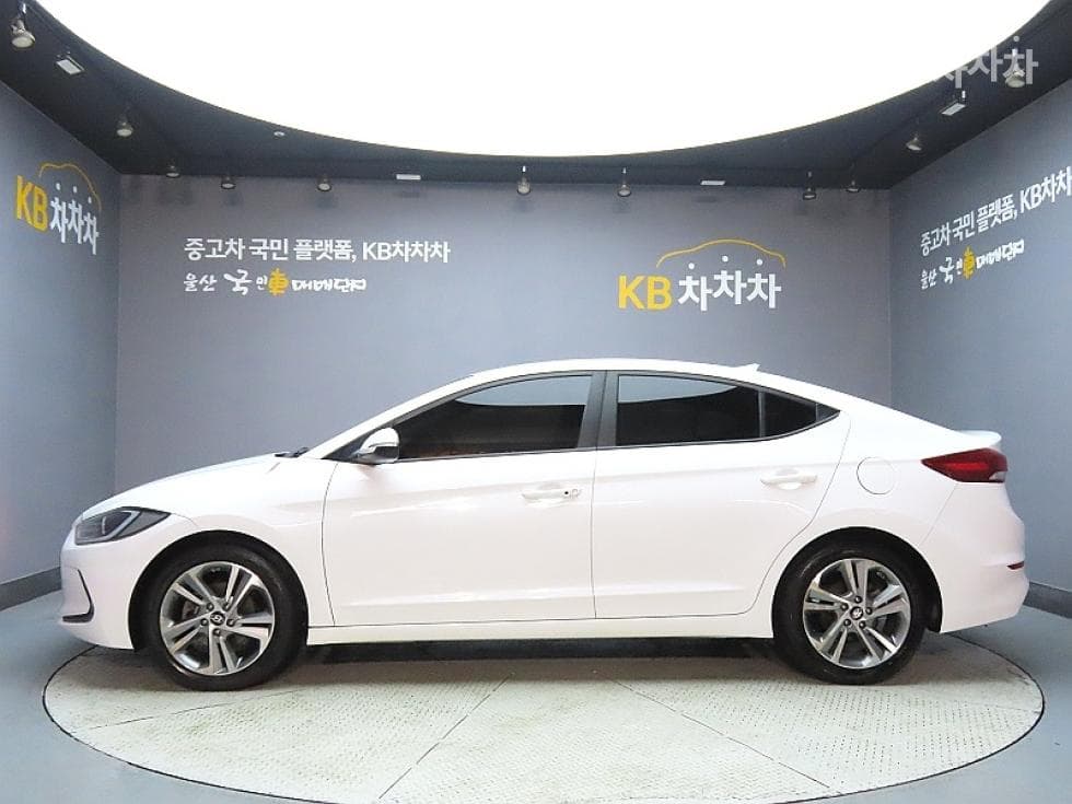 Hyundai Avante (Elantra)AD1.6 GDi Value Plus - 5